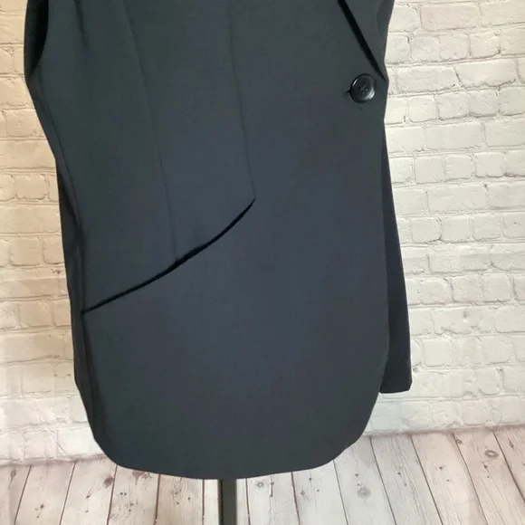 1301. BCBGMAXAZRIA Black Blazer NWOT Size Large